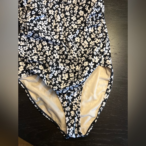 Joe Fresh Women’s One Piece Bathing Suit - Picture 3 of 7